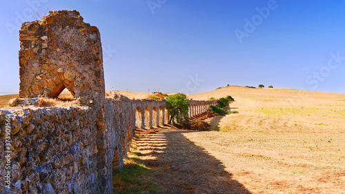 Tarquinia, Italien: Ruine eines römischen Aquädukts