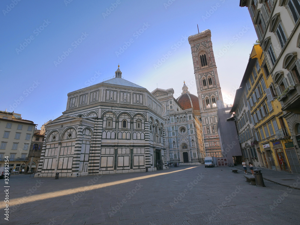 Florenz, Italien: Morgentlicher Blick auf die Taufkirche und den Dom