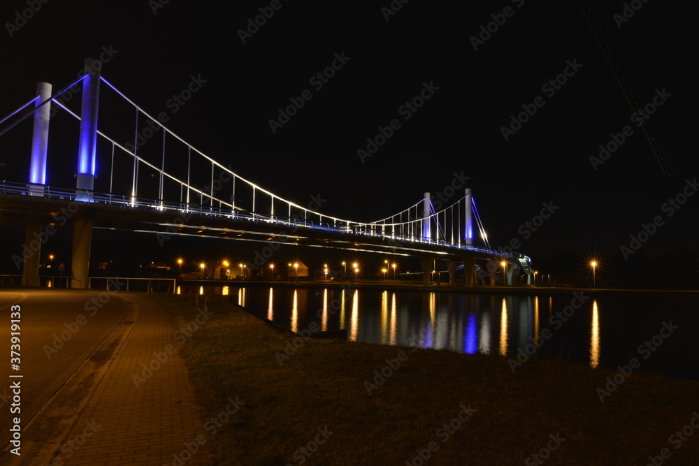 Obraz premium Bridge at night