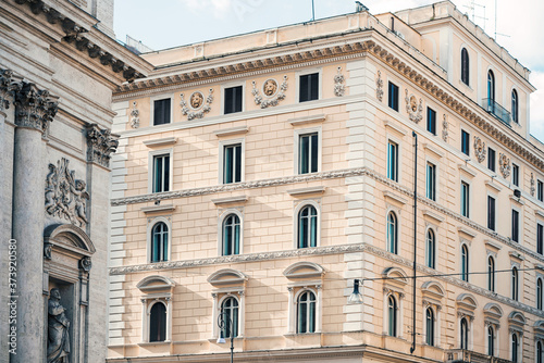 Fototapeta Naklejka Na Ścianę i Meble -  Typical architecture in Rome, Italy