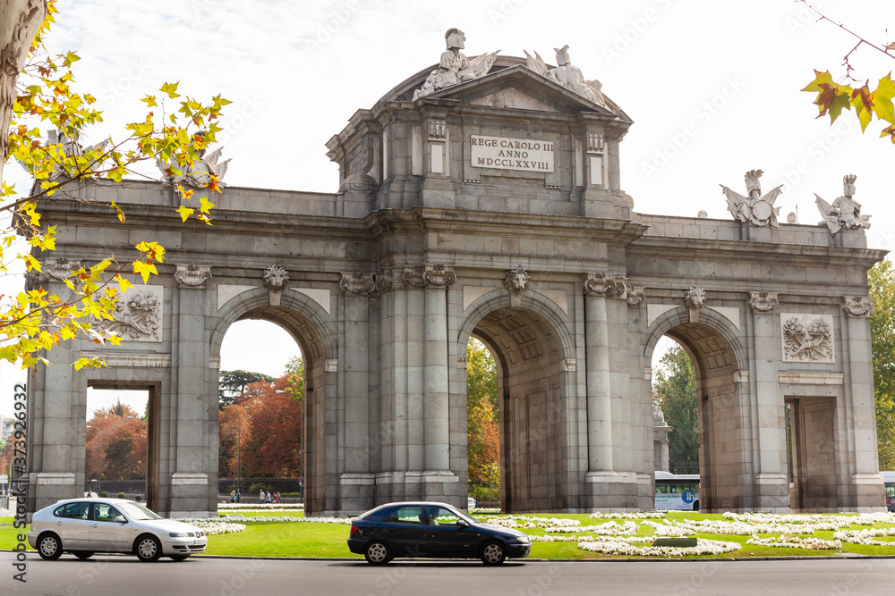 Obraz premium Memorial Arch in the streets of Madrid, Span