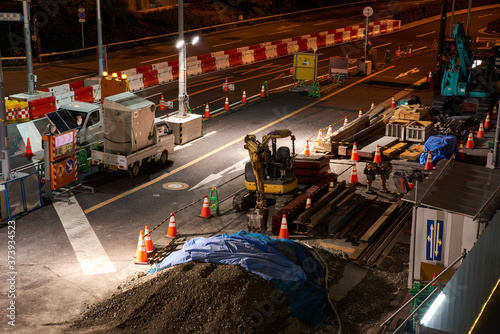 大阪_深夜の道路工事現場