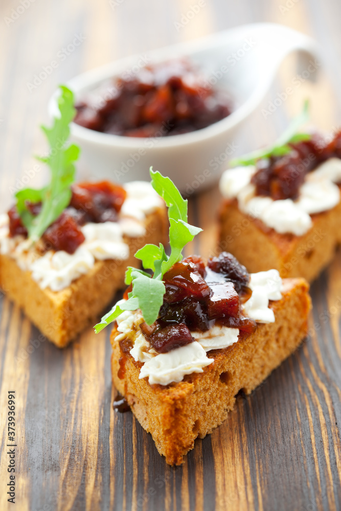 Pumpkin and tomato chutney on pumpkin bread Pumpkin and tomato chutney on pumpkin bread
