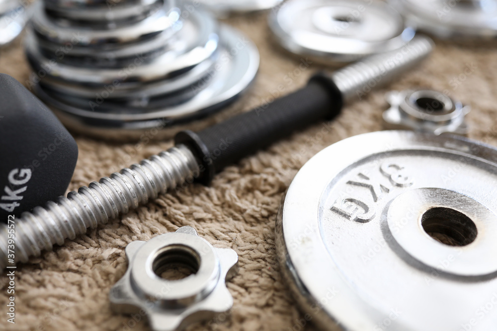 Carpet apartment are disassembled metal dumbbells Carpet apartment are disassembled metal dumbbells