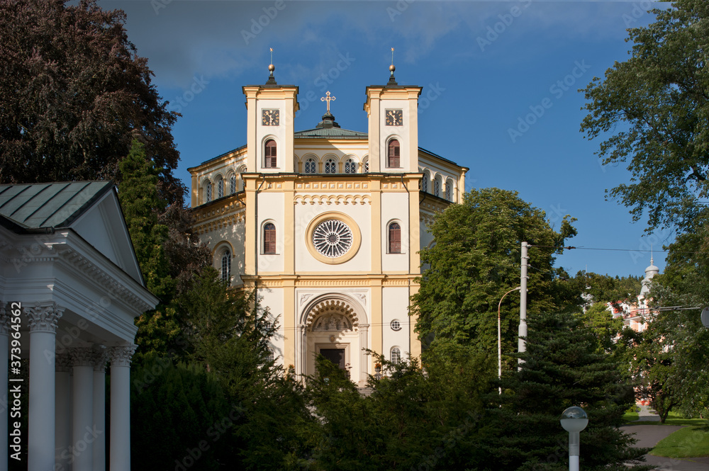 Naklejka premium Kirche Mariä Himmelfahrt in Marienbad