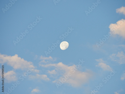 La luna decreciente por la mañana