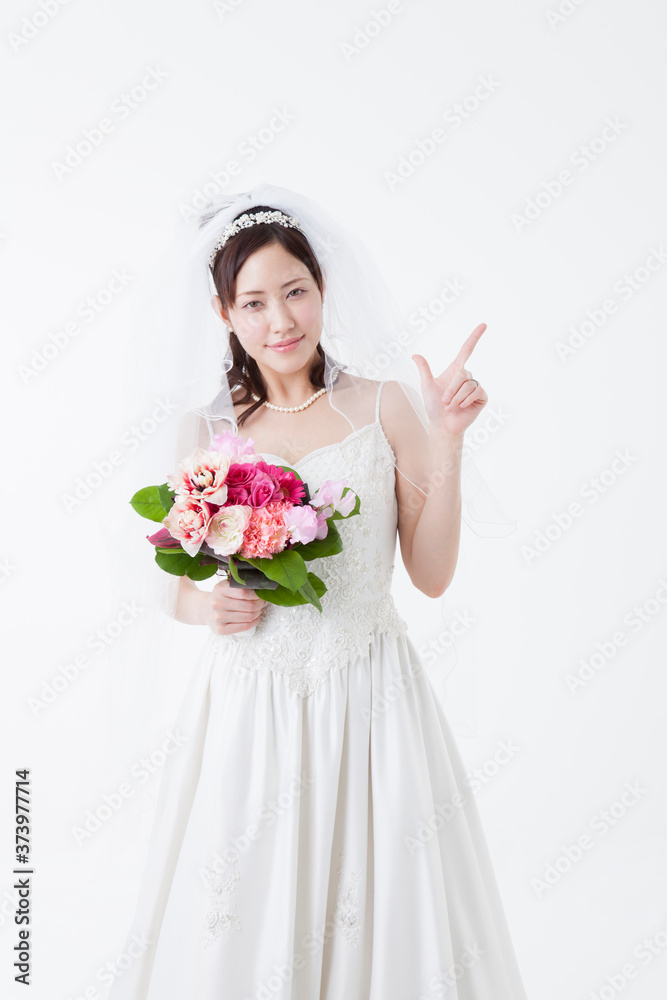指差しをする花嫁