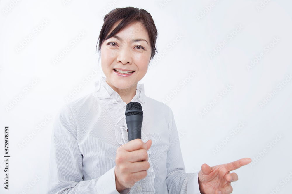 講演する女性講師