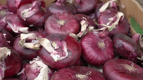 red onions on a market stall