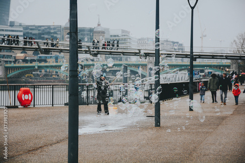 Wallpaper Mural bubbles Torontodigital.ca