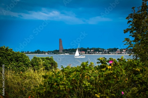 Blick auf das Marineehrenmal, Ostsee photo