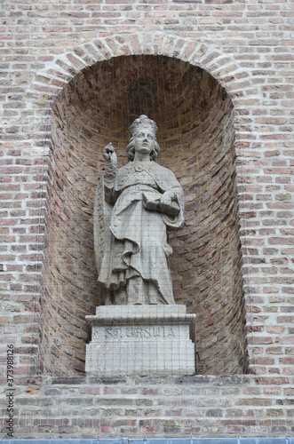 Altstadt-Nord, Schwalbengasse, Sankt Maria in der Kupfergasse, barocke Kirche der Schwarzen Mutter Gottes photo