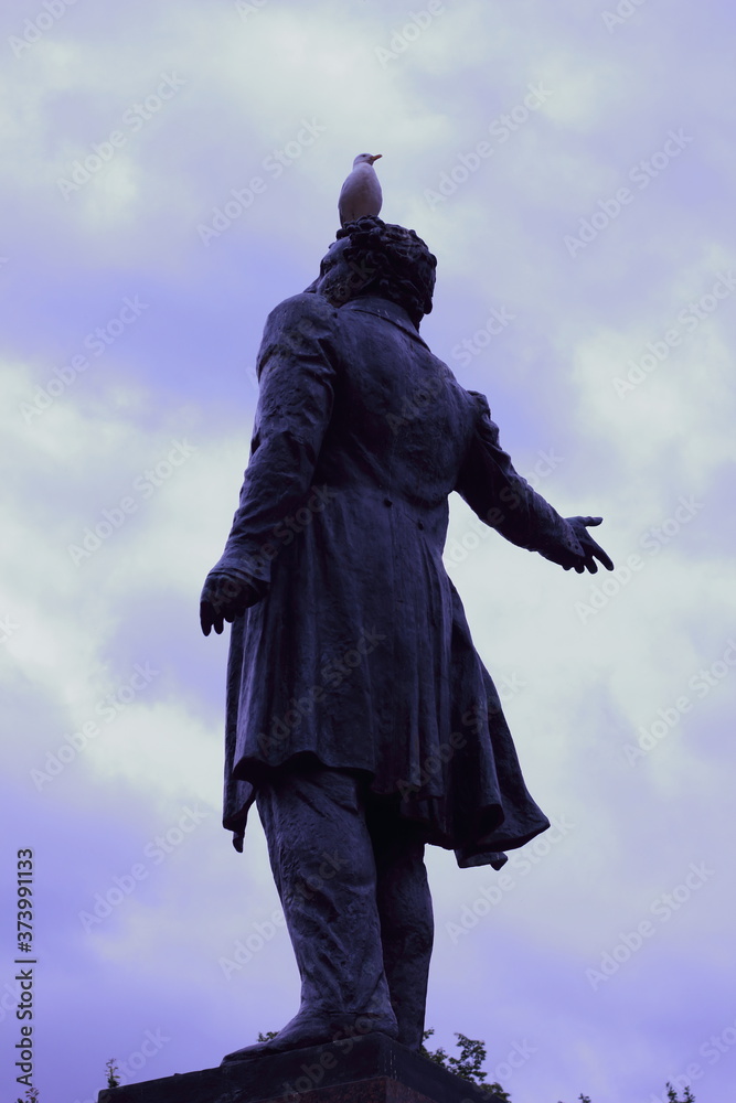 Fototapeta premium monument to pushkin