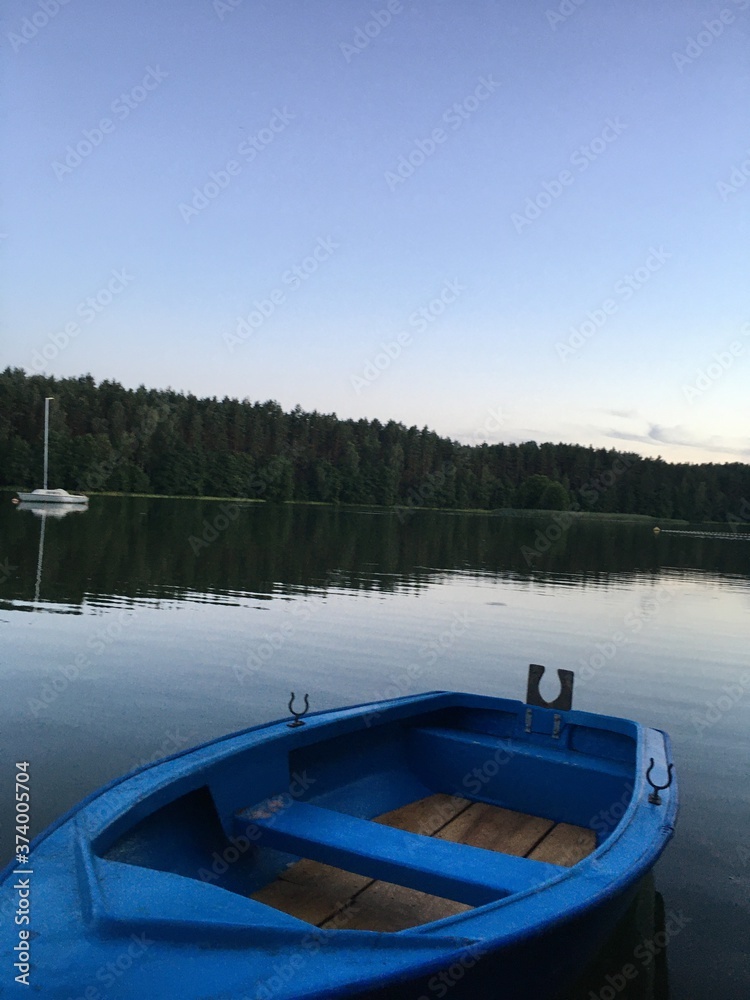 Obraz premium boat on the lake