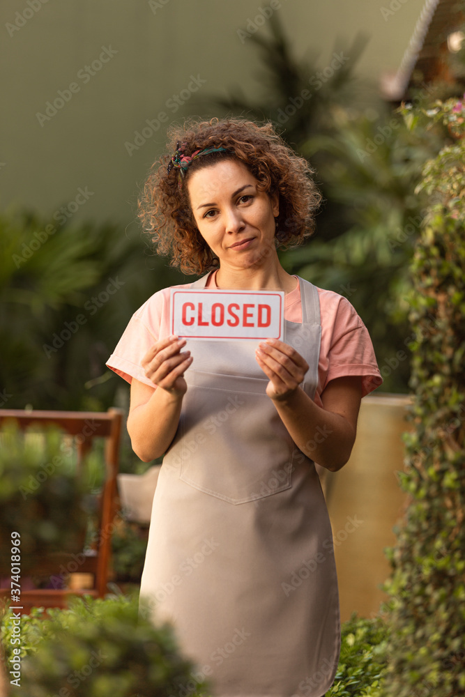 Mulheres trabalhando em floricultura.