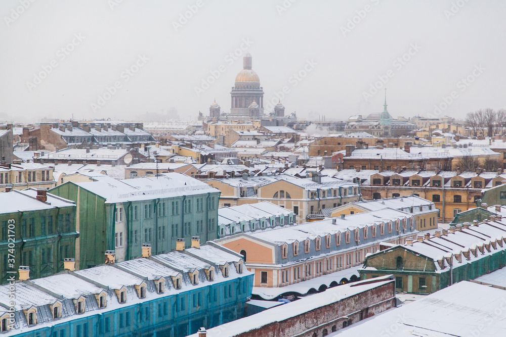 Obraz premium Rooftop cityscape of Saint Petersburg in winter time wit view on Saint Isaac's cathedral
