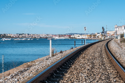 Railroad of Faro next to the sea © Eduardo Frederiksen