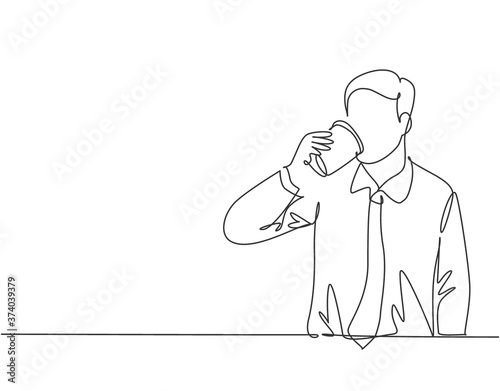 Single continuous line drawing of young thirsty worker take a drink while office break at canteen. Drinking coffee or tea concept. Trendy one line draw cartoon design vector illustration