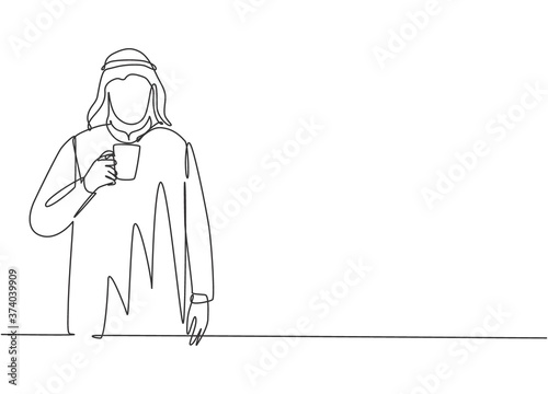 Single continuous line drawing of young muslim businessmen holding a cup of coffee while walking on office. Arab middle east cloth shmagh, kandura, thawb, robe. One line draw design illustration