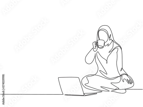 One single line drawing of young female muslimah college student take a rest by drinking a cup coffee while studying before exam. Drinking coffe or tea concept continuous line draw design illustration