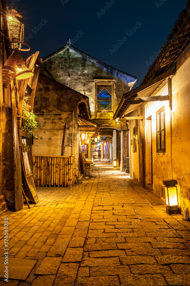 Obraz premium At night, the streets of Zhouzhuang Ancient Town, Suzhou, China