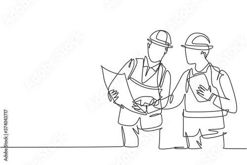 One single line drawing of young architect and engineer discussing building construction blueprint design. Building architecture business concept. Continuous line draw design illustration