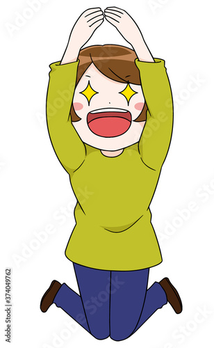 目を輝かせ手を高く掲げジャンプしている女性