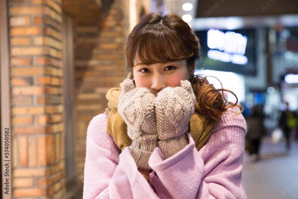 手袋をした女性 手袋をした女性