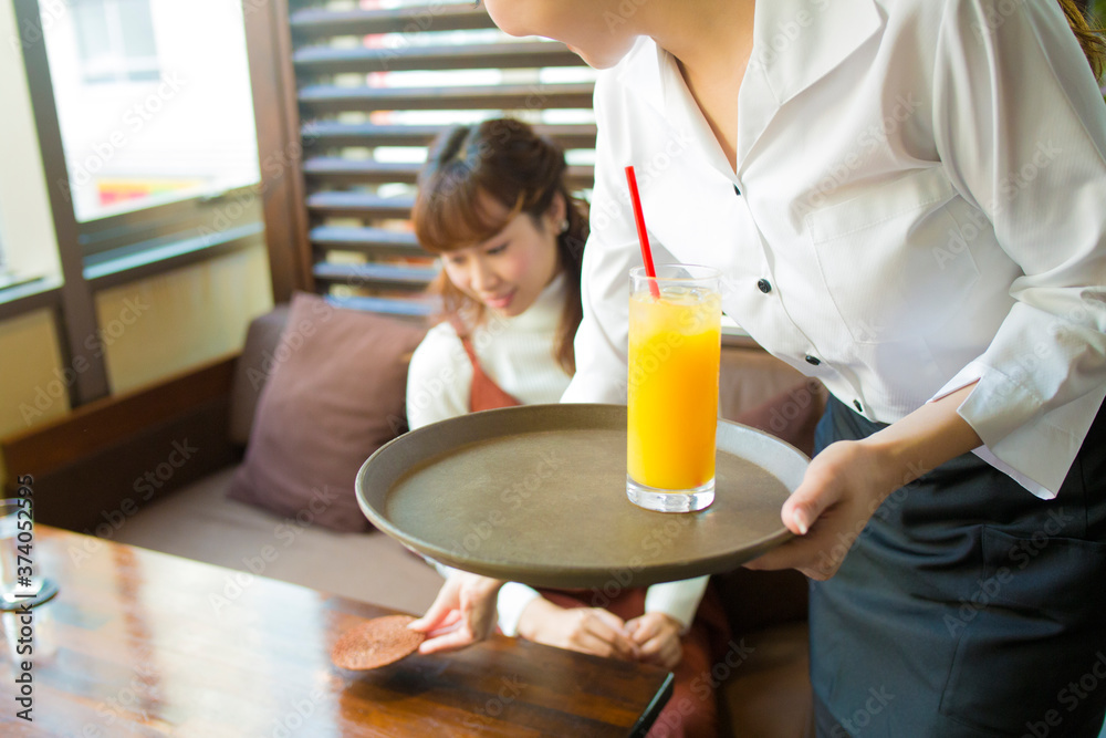 カフェの店員 カフェの店員