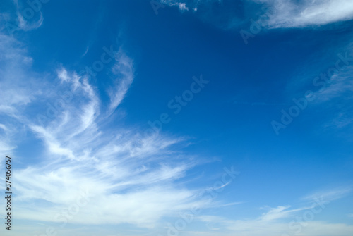 青空と筋雲