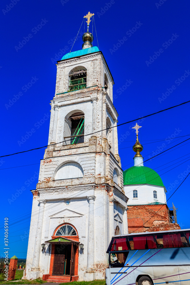 Obraz premium Holy Trinity Church in the village Karacharovo near Murom, Russia