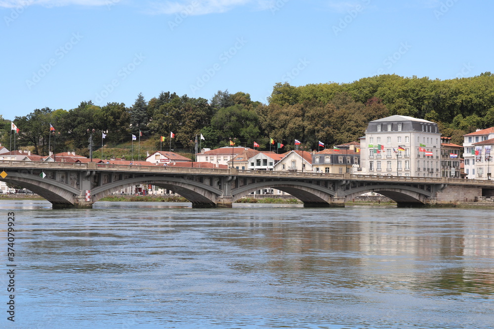 Le fleuve Adour dans la ville de Bayonne, ville de Bayonne, département des Pyrénées Atlantiques,  région Nouvelle Aquitaine, France