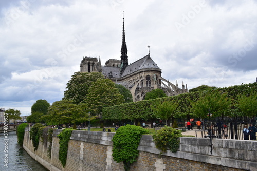 Paris, France, 30 April, 2018: Wide shot of Notre Dame cathedral in a beautiful spring day, Paris, France © Matteo