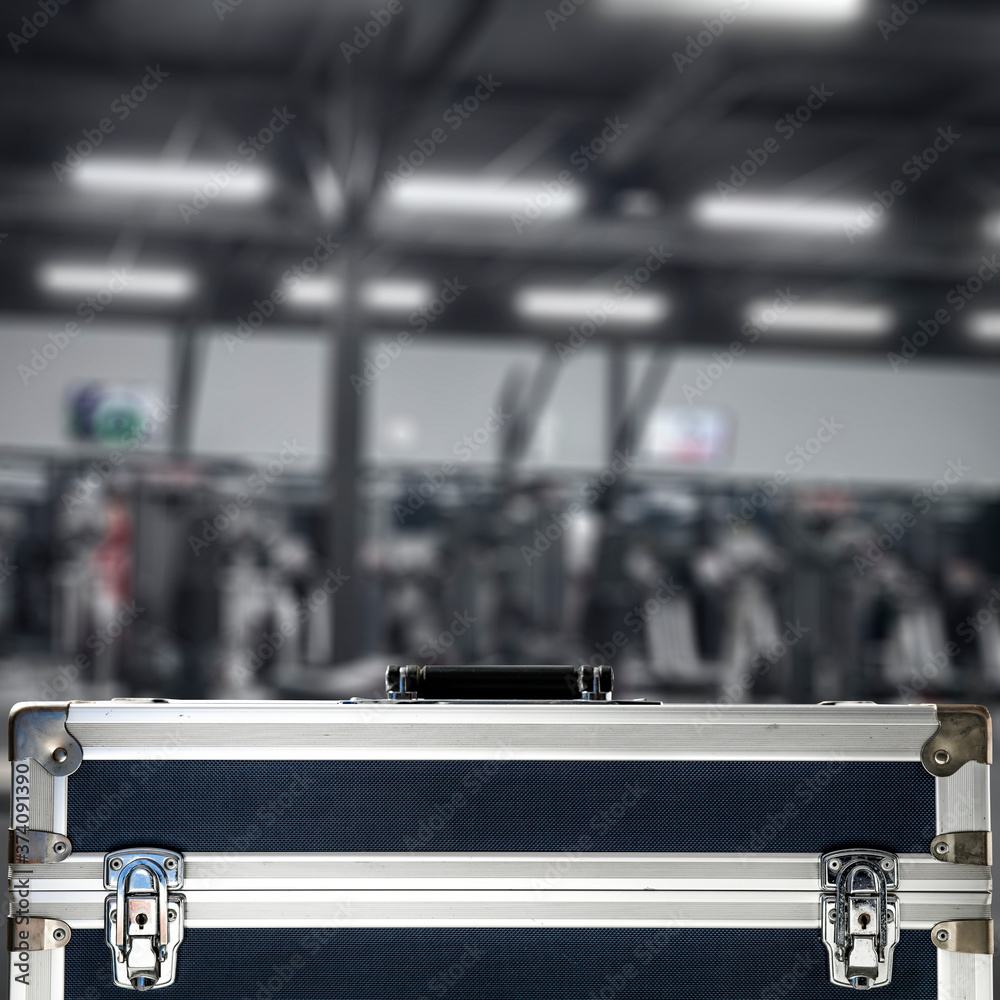 Obraz premium Table background of free space and dark interior 