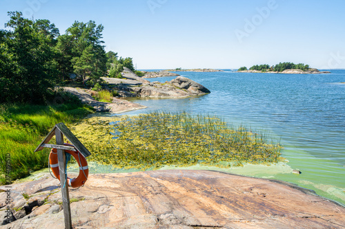 Tableau sur toile The rocky view of Porkkalanniemi, rocks, trees and Gulf of Finland, Kirkkonummi,