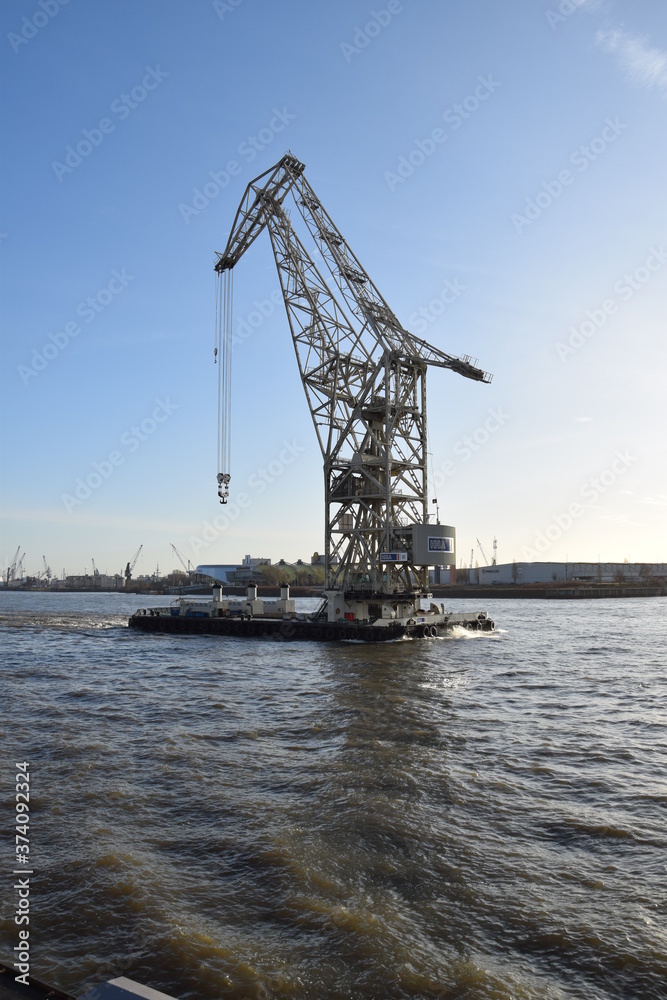 Fototapeta premium Schwimmkran in Hamburg