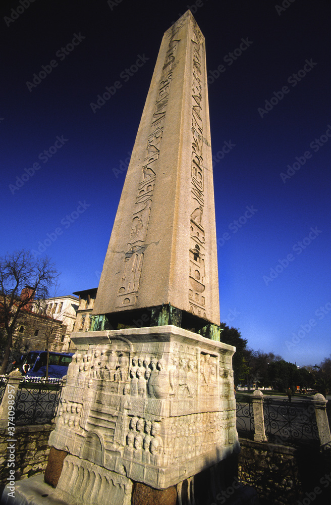 Obelisco de Teodosio(1450a.c.).Jardines y esplanada del hipodromo.Sutanahmet.Estambul.Turquia.