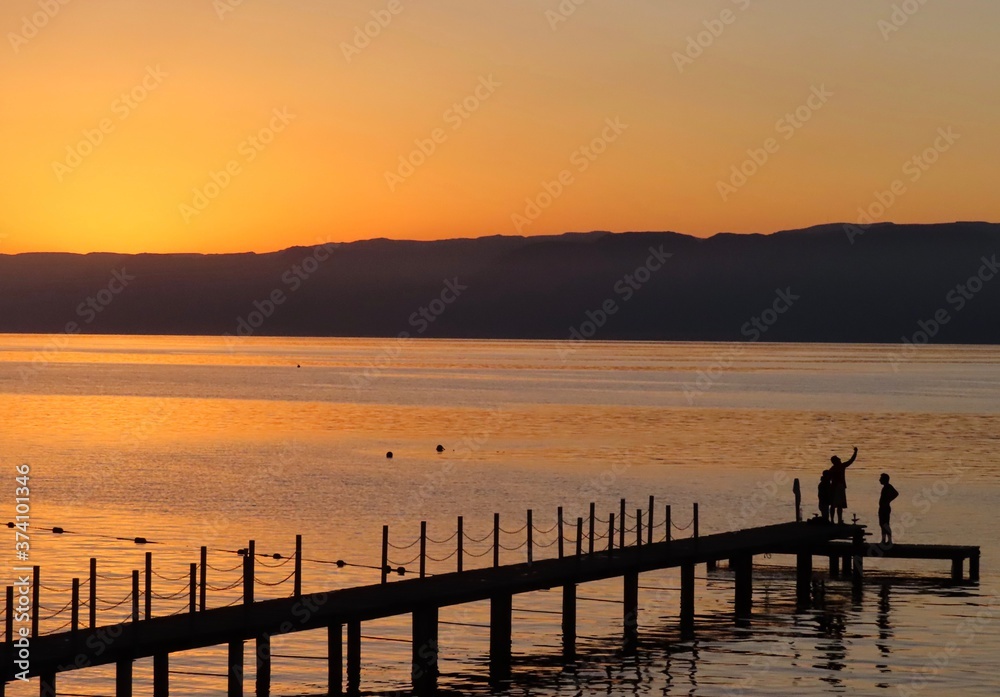 Fototapeta premium Ombre al tramonto. Aqaba, Giordania. Foto scattata nel novembre 2019