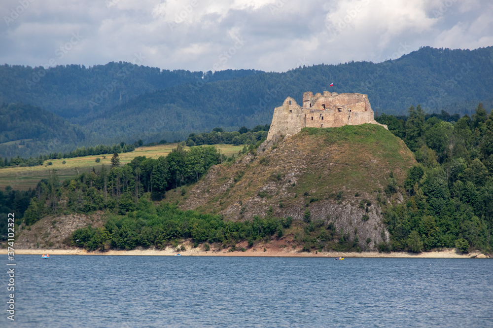 Panorama plaża Niedzica na Zamek w Czorsztynie