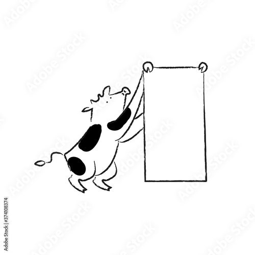 書初めした文字を見せる牛　モノトーン