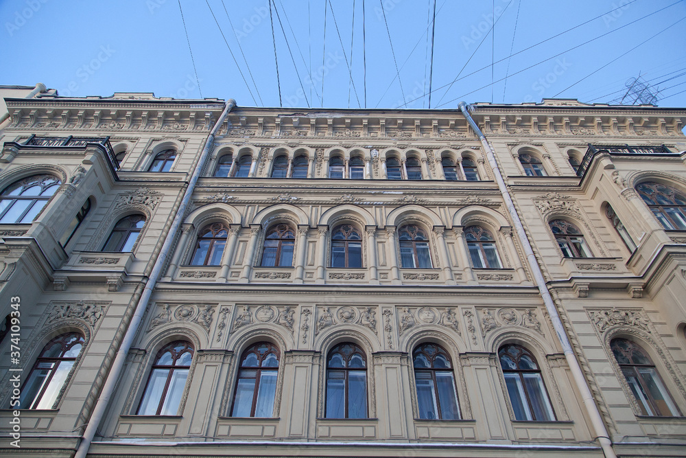 Fototapeta premium Facade of vintage classical building in Saint Petersburg