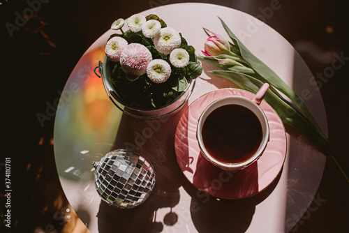 Poranek malowany kawą i światłem  © Joanna