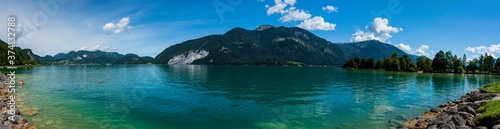 Wolfgangsee (Abersee) mit wunderschönen glasklaren türkisblauen Wasser im Sommer Panorama © lexpixelart