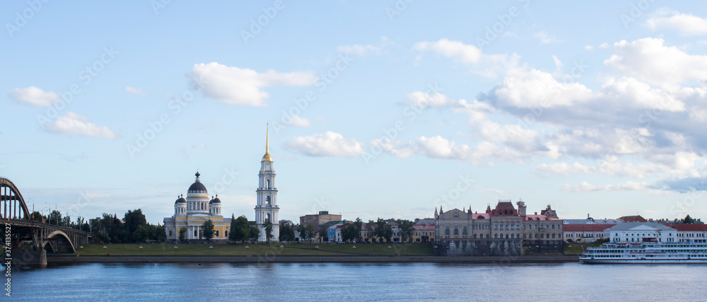 Obraz premium landscape with the image of Volga embankment in Rybinsk, Russia at sunrise