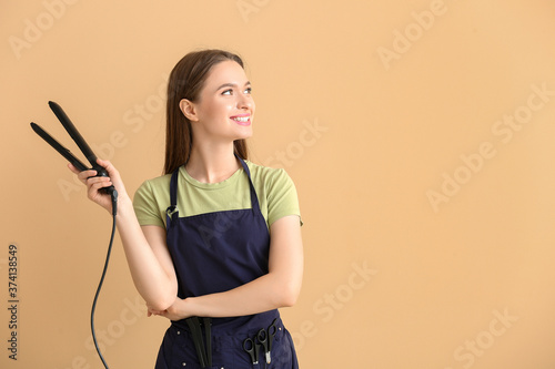 Female hairdresser on color...