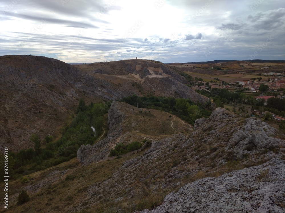 montaña, paisaje, naturaleza, castillo, verde, burgo de osma, soria, osma, valle, turismo, panorama