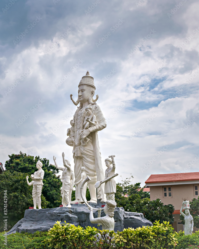 A huge statue of Lord Viththla in Anandsagar Bhakt Niwas Sankul in Shegaon.