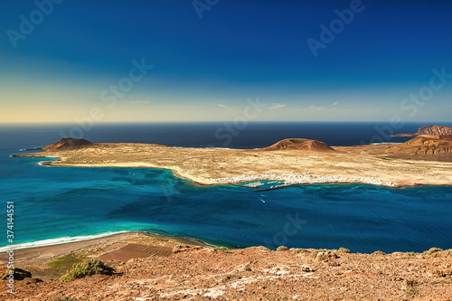 Neben der Kanareninsel Lanzarote liegt die Insel La Graciosa