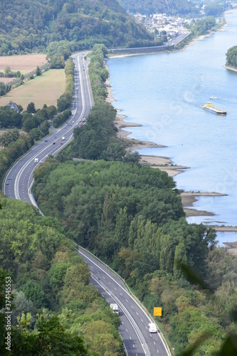 Rhein zwischen Andernach und Bad Breisig linksrheinisch, rechtsrheinisch zwischen Leutesdorf und Hammerstein 08/20 photo