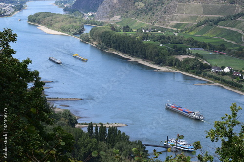 Rhein zwischen Andernach und Bad Breisig linksrheinisch, rechtsrheinisch zwischen Leutesdorf und Hammerstein 08/20 photo